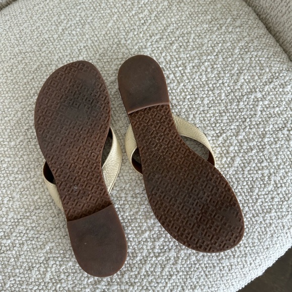 Tory Burch Thora Thong Sandal in White - Picture 3 of 3